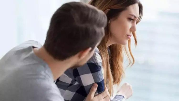 Mutlu evliliklerin görünmeyen sonu Aynı çatı altında yalnız hissedebilirsiniz
