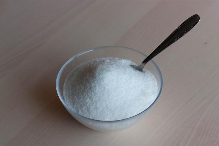 Sararmış bardakları temizlemenin 3 kolay yolu Çamaşır suyu kullanmanıza gerek kalmayacak