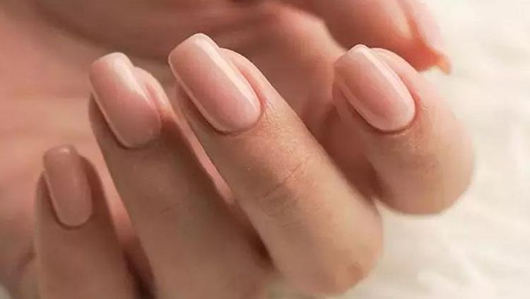 Aseton olmadan ojeyi çıkartmak bu kadar kolaymış Limonla karıştırmak yetiyor