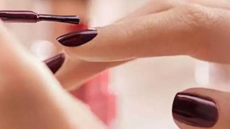 Aseton olmadan ojeyi çıkartmak bu kadar kolaymış Limonla karıştırmak yetiyor