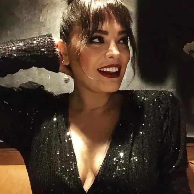 Reyhan Karaca takipçisinin attığı mesajla çileden çıktı