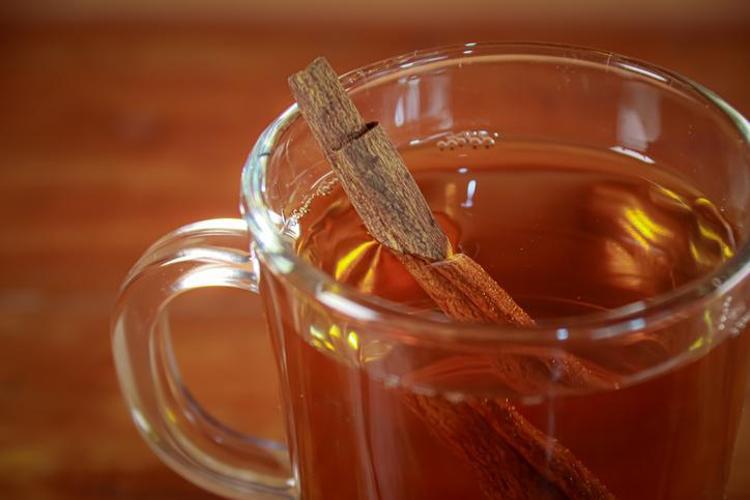 Her gün 1 bardak tarçınlı su içerseniz ne olur Deneyenler fark ediyorum diyor: Peki bilim ne söylüyor