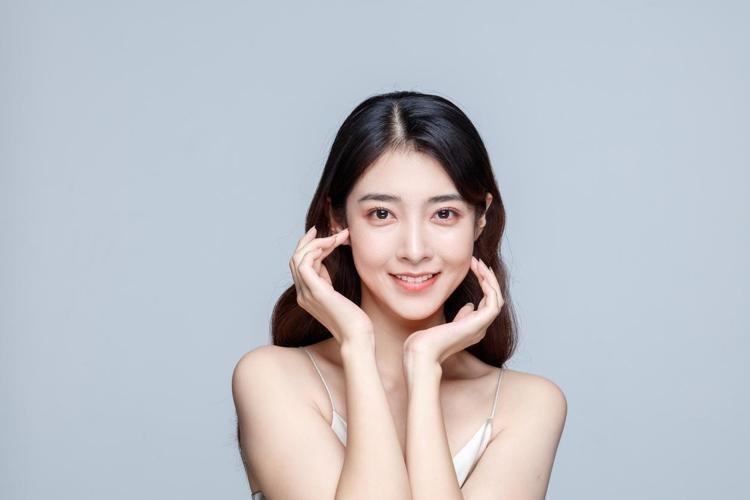 BAKIM SAÇ KÖKLERİNDEN BAŞLIYOR