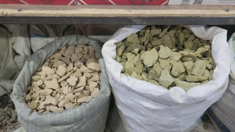 Ne çekirdek ne fıstık... Toprak yiyorlar Vitamin deposu gulboto gerçeği