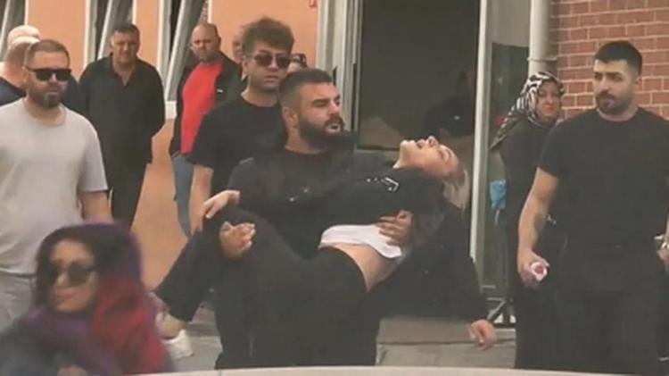 CENAZEDE AYILIP BAYILDI