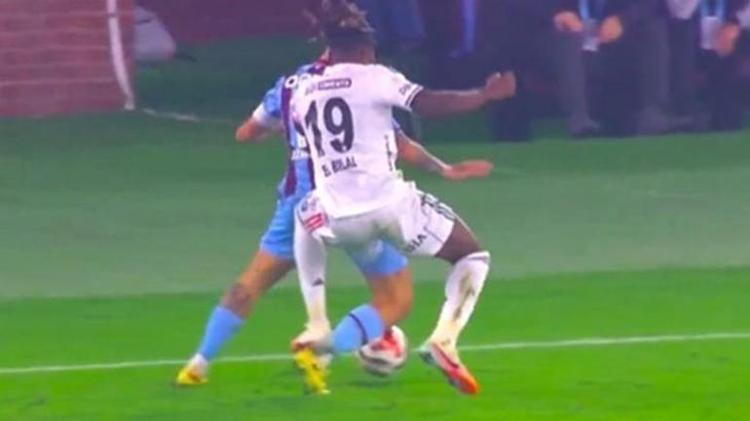 EL BİLAL TOURENİN KIRMIZI KART GÖRDÜĞÜ POZİSYON