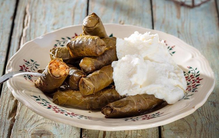 Ne dondurucu, ne salamura... Sarma sevenlerin favori tarifi: Bu yöntem bir başka