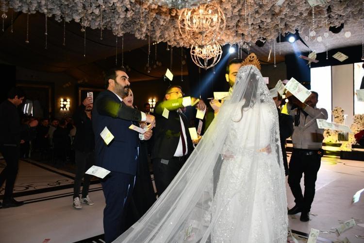 İzol aşireti Barzanilerle dünür oldu Kilolarca altın, sandık sandık para…