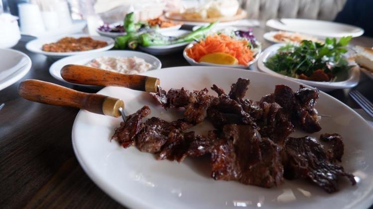 Yemek için Erzuruma gitmenize gerek yok Masterchef cağ kebabı tarifi: Lokum gibi etin sırrı bu tarifte