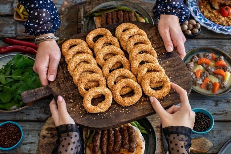 Kıyır kıyır kandil simidi tarifi Bir daha dışarıdan almayacaksınız: Sadece 20 dakikada hazırlanıyor