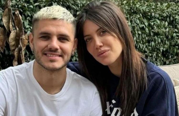 Wanda Nara aşka geldi Sevgilisiyle havuzda dudak dudağa poz verdi