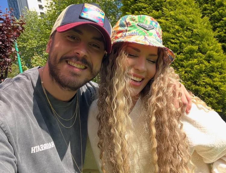 YOKLUĞUNU TAŞIYORUM