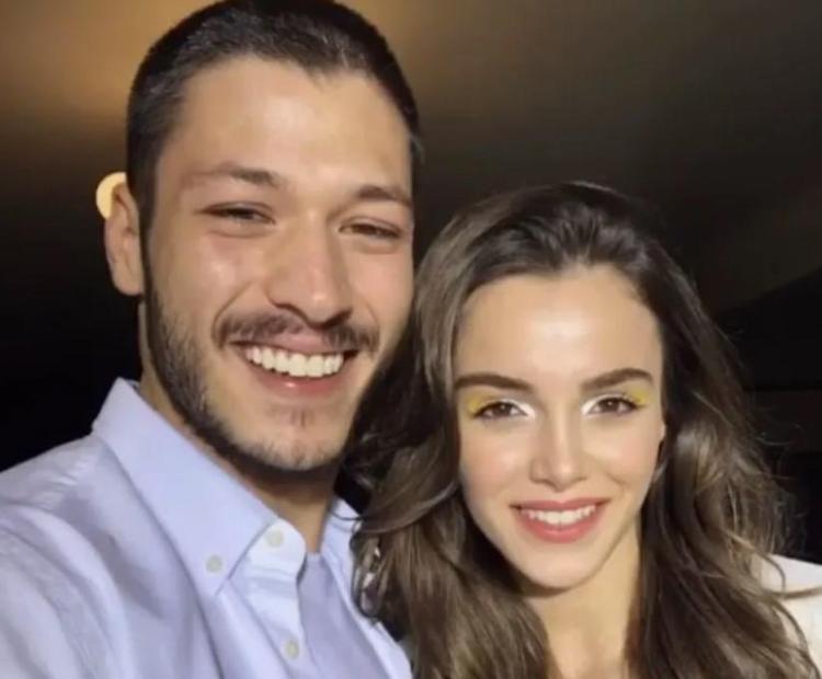 Milano kaçamağı Hafsanur Sancaktutan ve Kubilay Akadan romantik poz