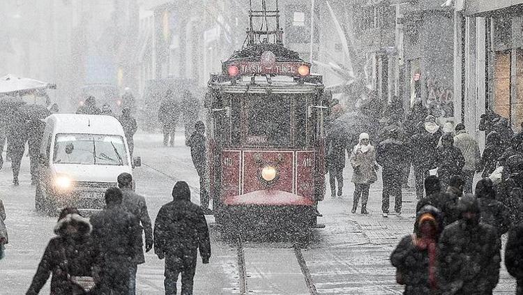 Kuvvetli kar alarmı İstanbul Valiliği yağış beklenen ilçeleri açıkladı: Birçok ilde eğitime ara verildi