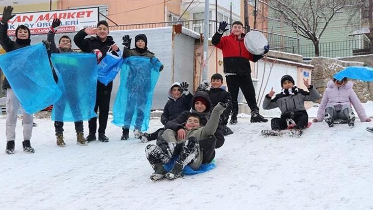 Yoğun kar nedeniyle birçok ilde okullar tatil edildi İşte 31 Aralıkta eğitime ara verilen iller