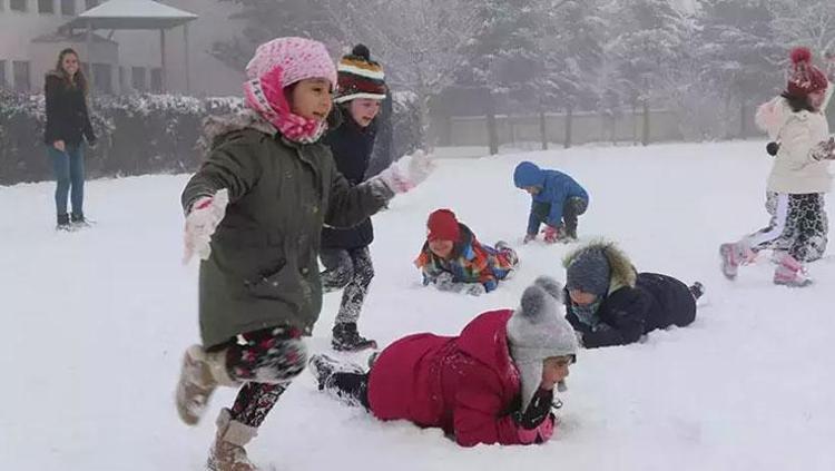 Yoğun kar nedeniyle birçok ilde okullar tatil edildi İşte 31 Aralıkta eğitime ara verilen iller