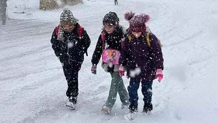 Yoğun kar nedeniyle birçok ilde okullar tatil edildi İşte 31 Aralıkta eğitime ara verilen iller