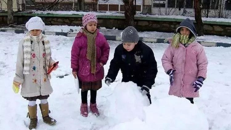 Yoğun kar nedeniyle birçok ilde okullar tatil edildi İşte 31 Aralıkta eğitime ara verilen iller