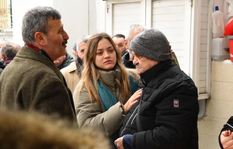 Bir yılda 2 acı Selma Konak annesini son yolculuğuna uğurladı