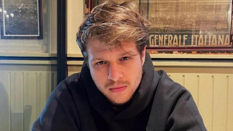 BURAK YÖRÜK HANGİ ŞARKIYI SÖYLEDİ