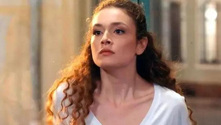 SERRA ARITÜRK’ÜN OYNADIĞI DİZİ VE FİLMLER