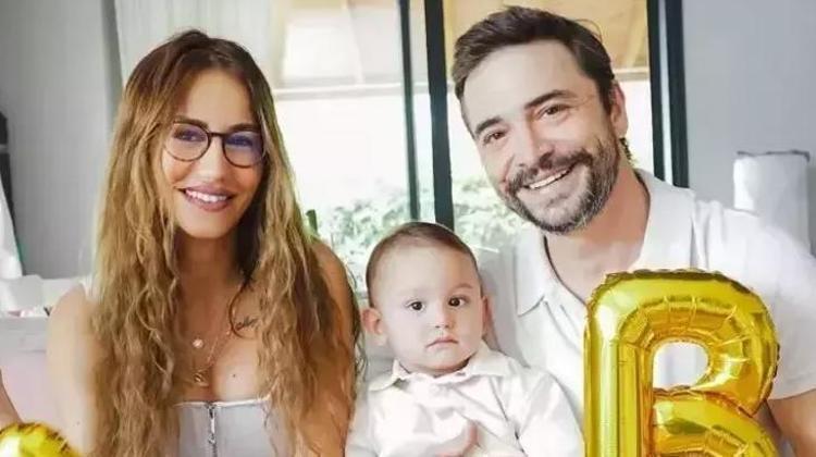 Ahmet Kural ve eşi Çağla Gizem Kuraldan mutlu aile tablosu İşte minik Demirden yeni kare