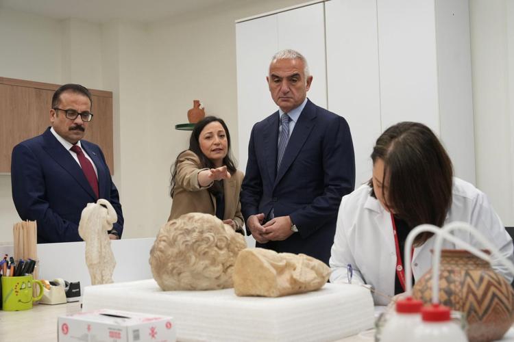 Bakan Ersoy: Kültür varlığı kaçakçılığıyla mücadelede kararlılıkla yol alıyoruz