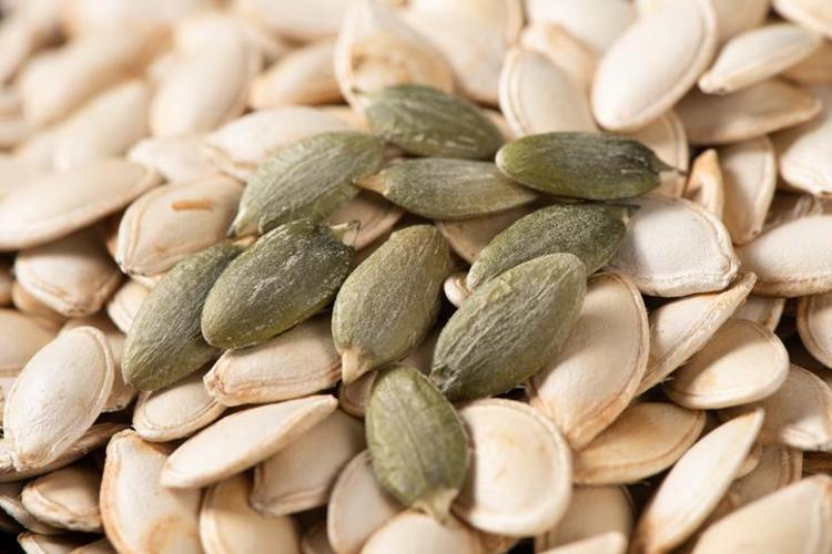 VEJETARYEN VE VEGANLARIN DEMİR İLACI: KABAK ÇEKİRDEĞİ