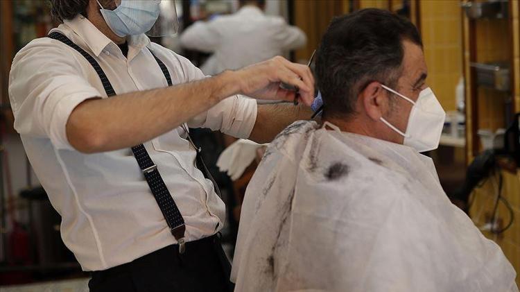 ‘BERBERLER FAZLA PARA ALIYOR ALGISI YARATIYORLAR’