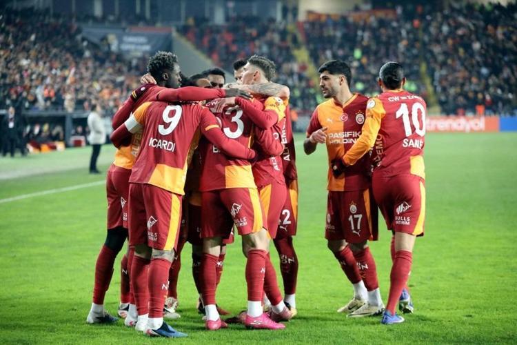 Hasan Şaştan yıldıza sitem 5 ayın var Sen 30 milyonluk musun