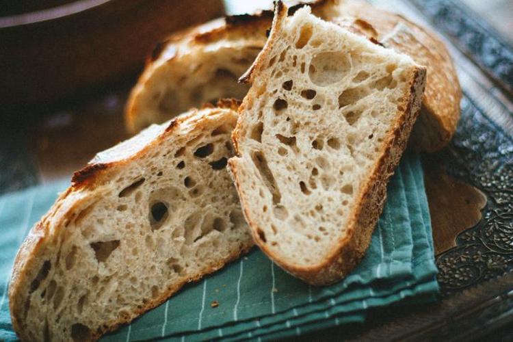 Sofraların baş tacıydı, meğer gizli düşmanmış En zararlı ekmek türü açıklandı: İştah açıcı görünüyor ama sağlığınızı adım adım bitiriyor