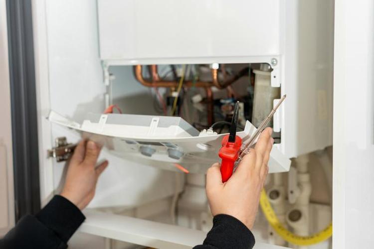 DONARSIN DİYENLERE İNAT EVİNİ TERMOSA DÖNÜŞTÜRDÜ