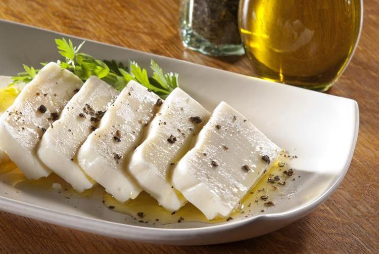 BEYAZ PEYNİRİ ASLA BÖYLE YEMEYİN