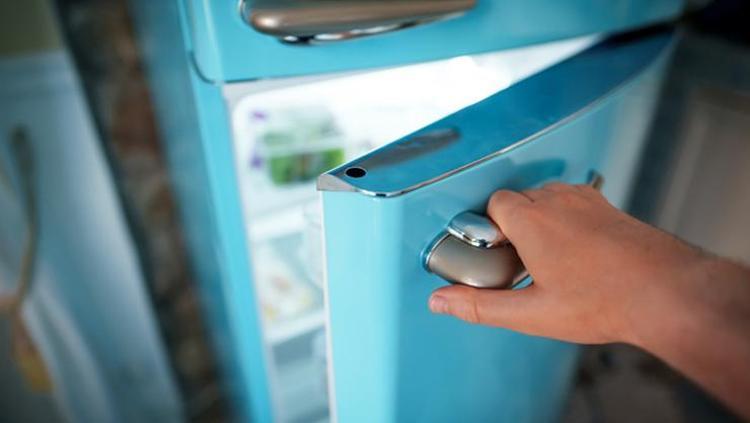 Buzdolabına koyunca resmen zehre dönüşüyor Beyaz peyniri asla böyle yemeyin