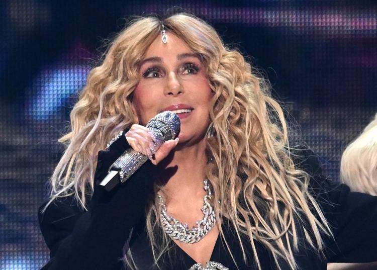 Cher: Evrene enerji gönderdim, bana 40 yaş genç sevgili gönderdi