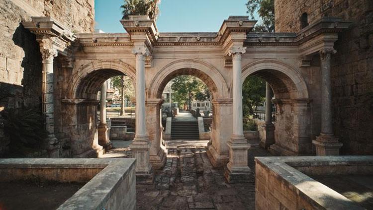 Türkiye turizm tanıtımında yapay zeka dönemi Antalya Piece Art 9 dilde 200ün üzerinde ülkede küresel yayında