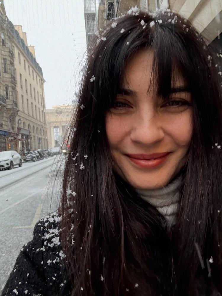Tuba Büyüküstün’den Paris’te kar fotoğrafları