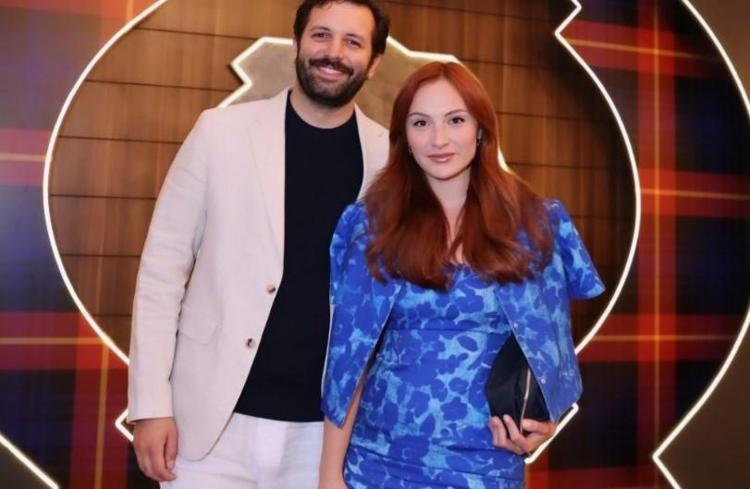 Bebeklerine kavuştular Çağrı Çıtanak ve Başak Gümülcünelioğlundan aile pozu