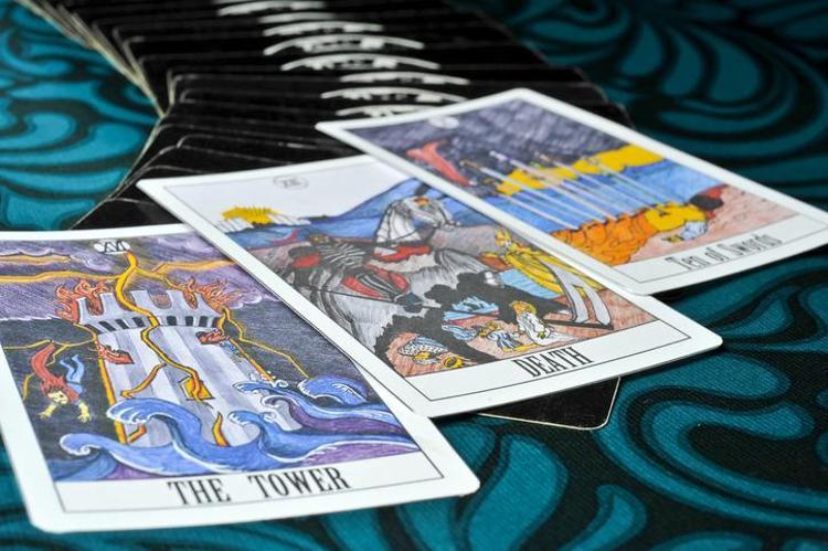GÜNLÜK TAROT KART AÇILIMI 10 OCAK 2026 Aşk, şans, para...