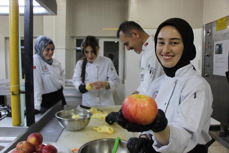 Amasyanın yeni lezzeti Tadıyla parmak ısırtıyor: Buram buram elma kokuyor
