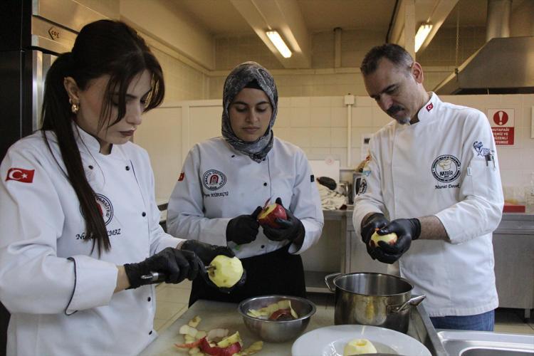 Amasyanın yeni lezzeti Tadıyla parmak ısırtıyor: Buram buram elma kokuyor