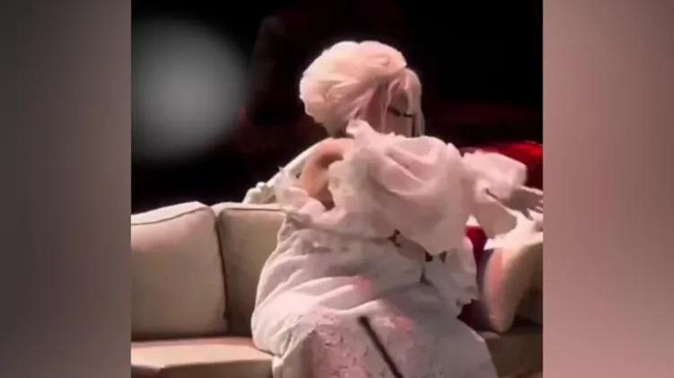 Bülent Ersoy sinirden küplere bindi, kameralara ateş püskürdü