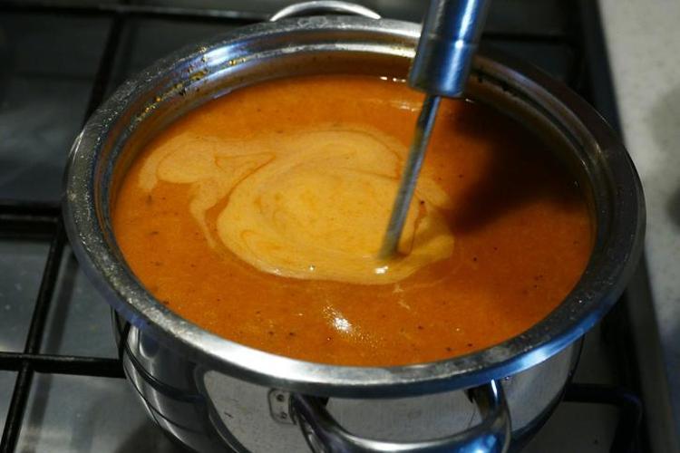 İLİKLİ KEMİK SUYU KATKILI TARHANA ÇORBASI