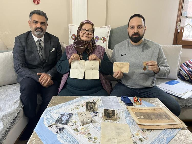 Babasını hiç görmedi, bir mezar hayaliyle yaşıyor: 75 yıllık Osmanlıca mektuplar