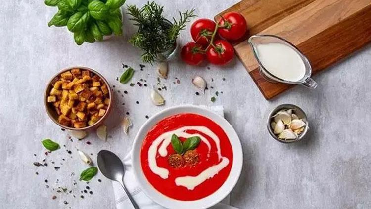 Tadı damakta kalan köz domates çorbası tarifi Bir tabak yiyen ikinciyi istiyor