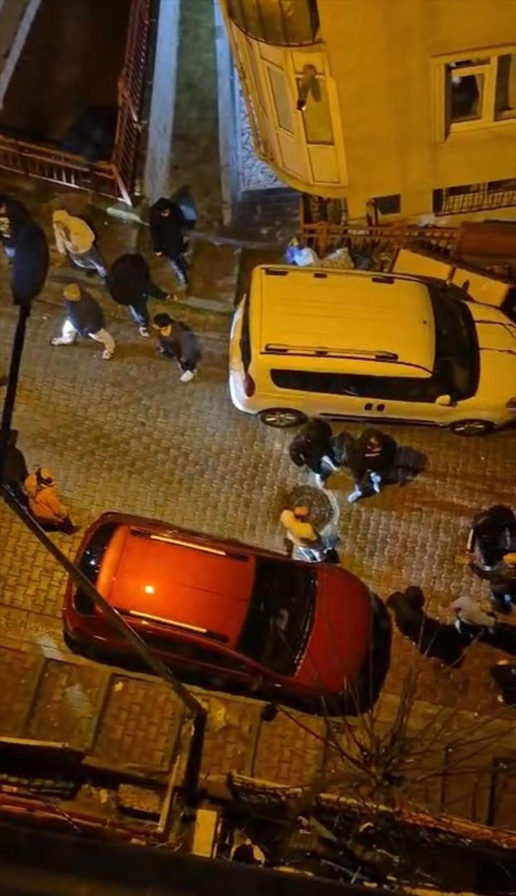 15 dakika durmadan korna çaldı, tekme tokat dayak yedi Yanlış park mahalleyi ayağa kaldırdı