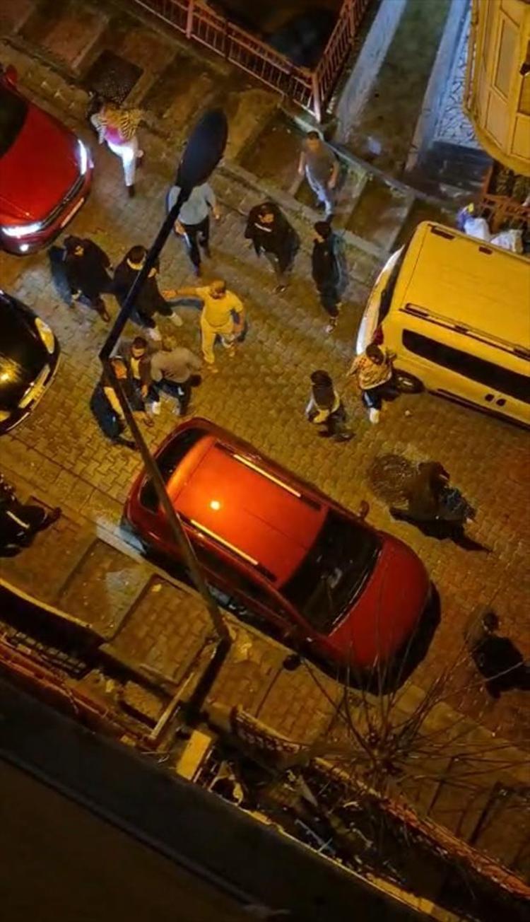 15 dakika durmadan korna çaldı, tekme tokat dayak yedi Yanlış park mahalleyi ayağa kaldırdı