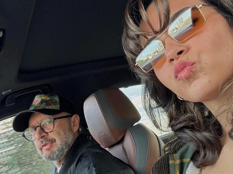 Aşkları dolu dizgin İbrahim Selim ve sevgilisinden romantik pozlar