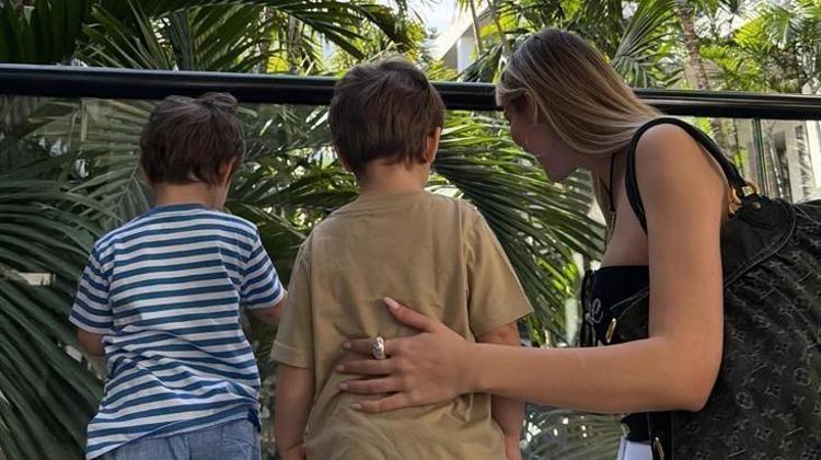 İdo Tatlıses ve Yasemin Şefkatli tatilde Emir ve Ayelin keyifli halleri