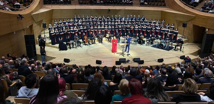 Türkan Şoray sahneye çıktı Şu an bir rüya alemindeyim